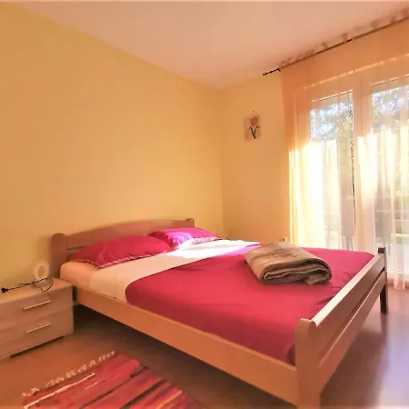 Lili Apartman