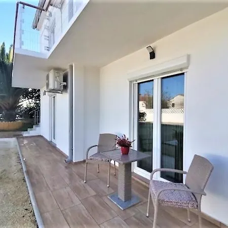 Apartment Lili Medulin