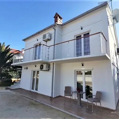 Apartment Lili *
